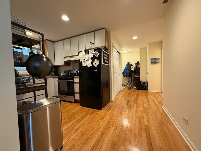 Foto del edificio - 1828 N Burling St