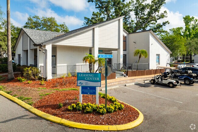 Centro de Arrendamiento - Turtle Creek Apartment Homes