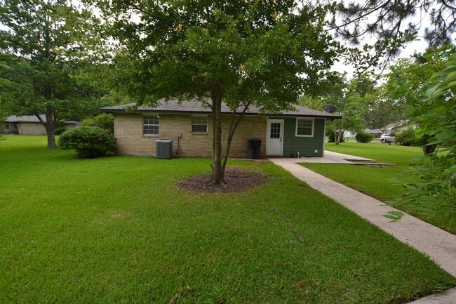 Building Photo - Must See! Newly updated, 3 bedroom, 1.5 bath off Starring Lane in Mayfair Subdivsion