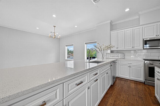 Foto del edificio - 1630 W 24th St