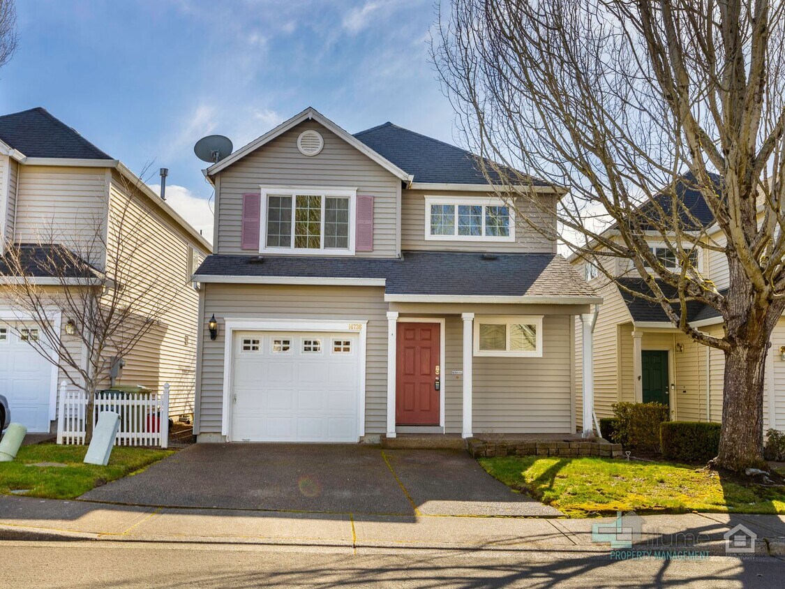 Foto principal - 2 Bedroom, 2.5 Bath Close to Nike and Intel!