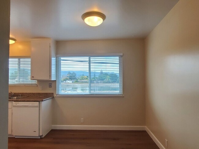 Building Photo - 661 Nello Dr