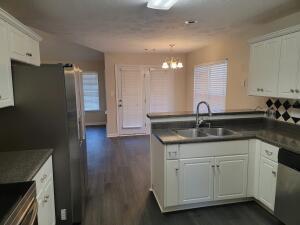 Foto del edificio - 3206 Lexington Way