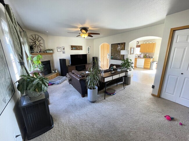 Foto del edificio - 1678 Rhyolite St