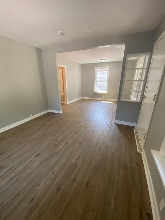 Foto del edificio - 2430 Wallis Ave