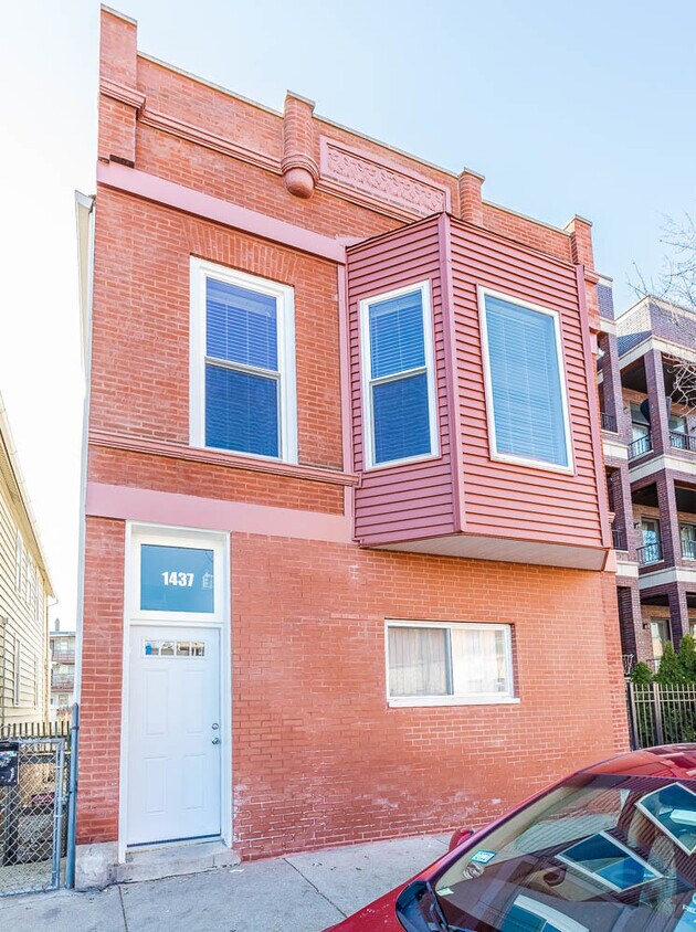 Foto principal - 1437 W Augusta Blvd