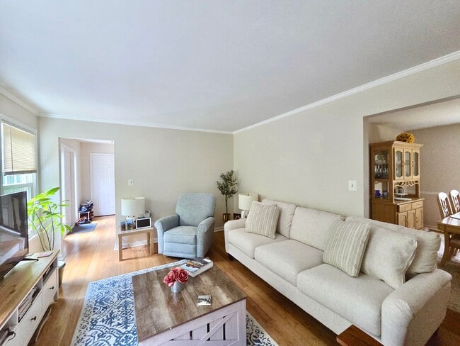 Building Photo - Amazing 4 BR/3 BA Single-Family Home in Un...
