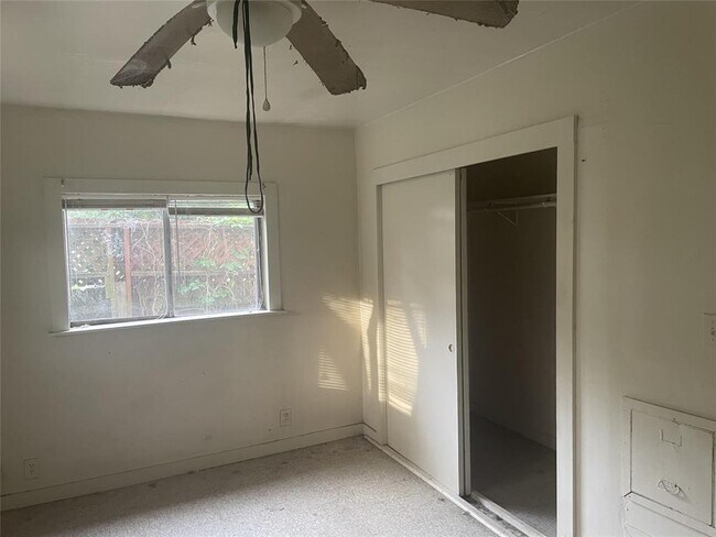 Building Photo - 1411 TX-150