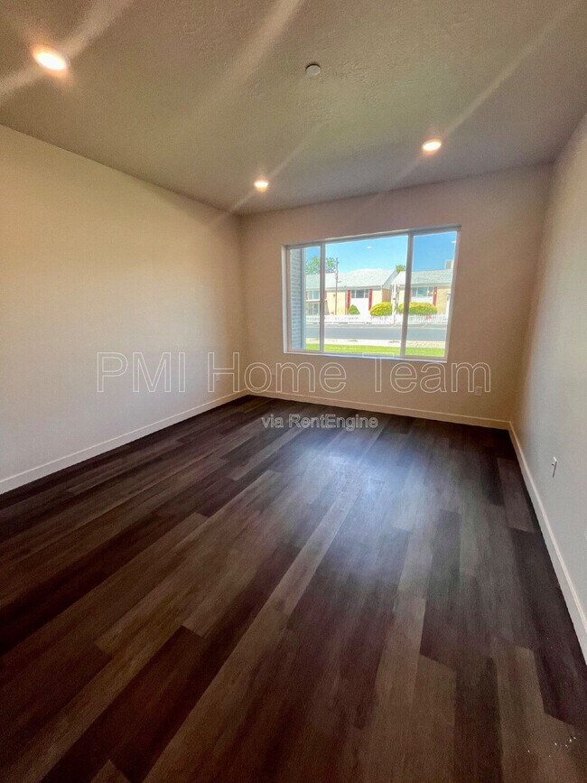 Foto del edificio - 155 E Ninth