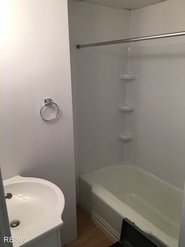 Building Photo - 3 br, 1 bath House - 132 Southern Ave Mt W...