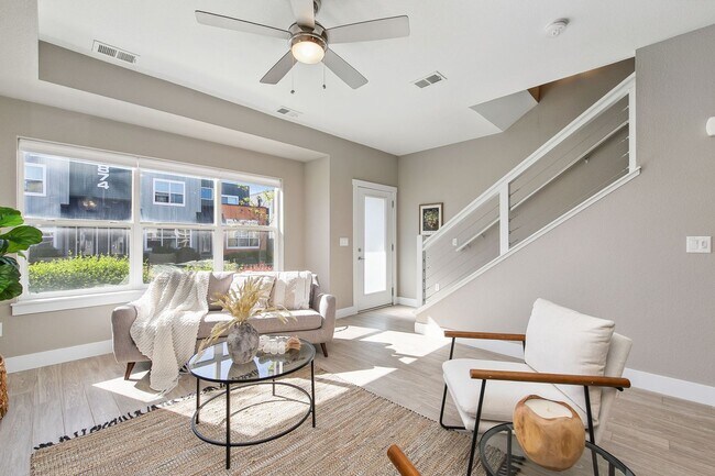 Building Photo - Old Town North Townhome
