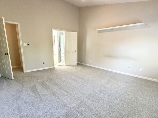 Building Photo - 520 Skyview Ln