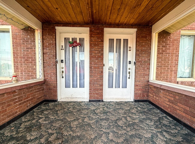 Building Photo - 657 Lake Ave