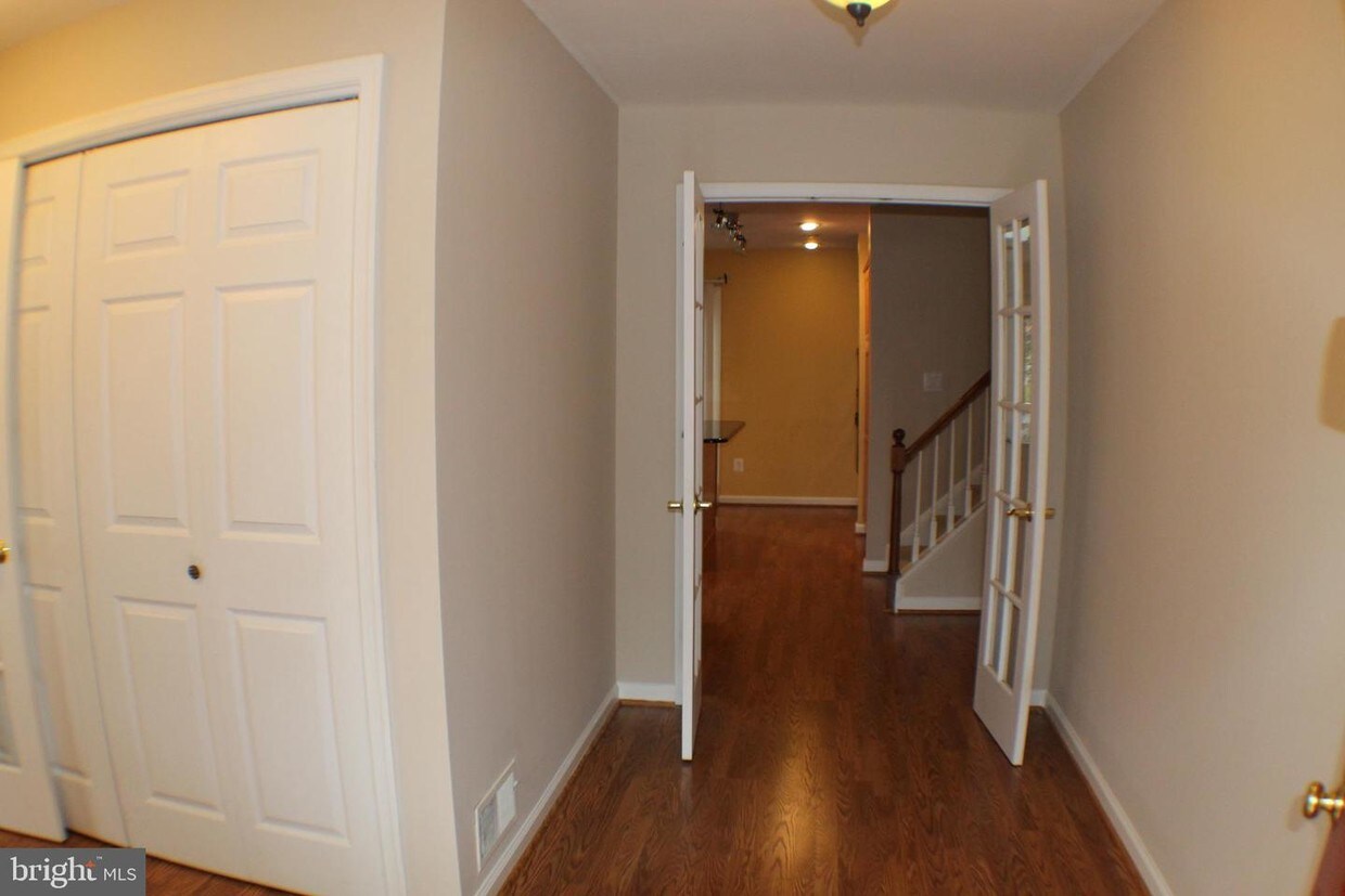 Foto principal - 5584 Queen Victoria Ct
