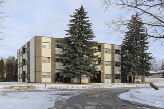 Building Photo - 6 Birkshire Ct
