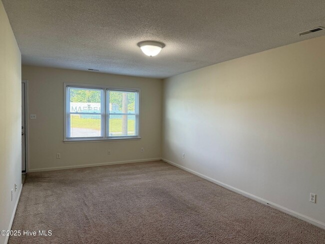 Building Photo - 126 Stallion Dr