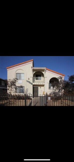 Primary Photo - 11708 Menlo Ave