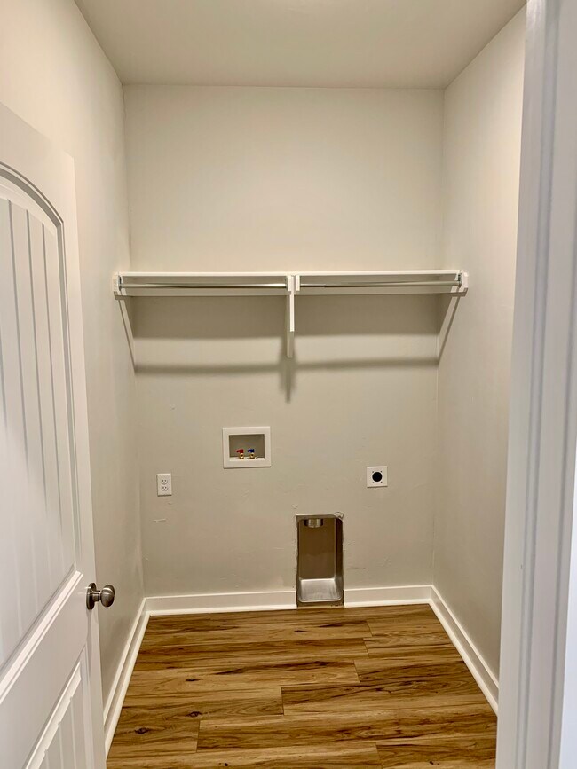 Building Photo - 1309 E Ash St