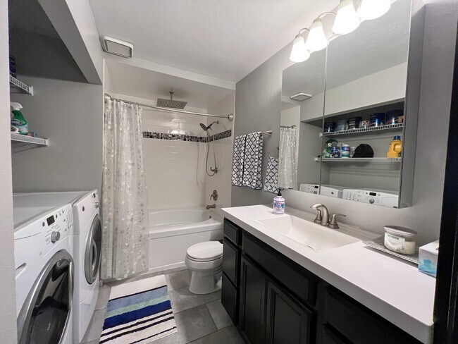 Foto del edificio - 8225 Fairmount Dr