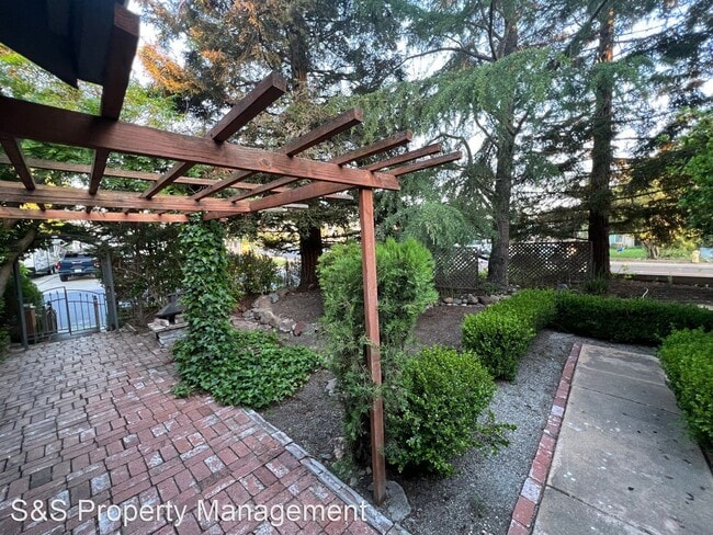 Building Photo - 3 br, 2 bath House - 2870 Higgins Road