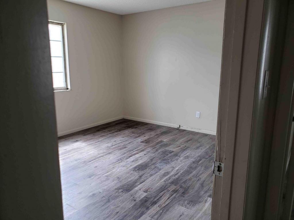 Foto principal - 2048 S Florence Ave