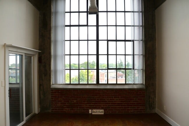Building Photo - Real Silk Lofts
