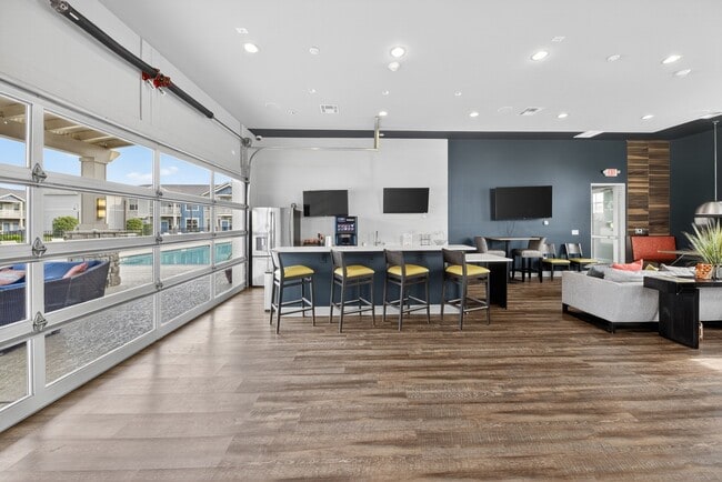 Building Photo - The Reserve at Country Club