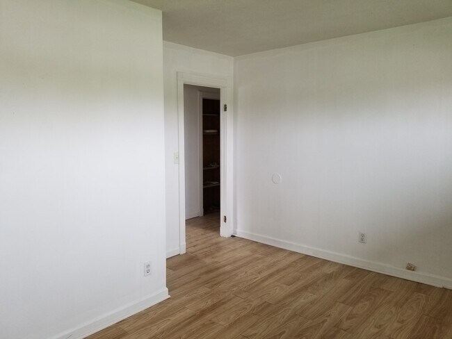 Building Photo - 2842 Woodman Dr
