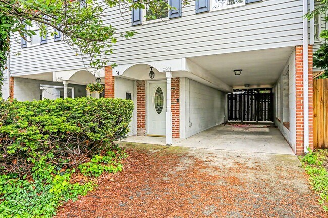 Foto del edificio - Two bedroom, one and a half bathroom end townhome in Harrisburg