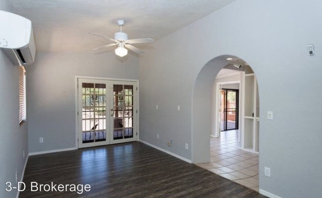 Building Photo - 4 br, 3 bath House - 9055 E Bear Creek Drive