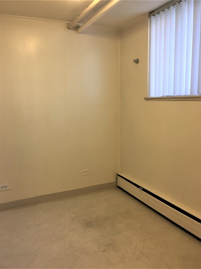 Building Photo - Studio Apartment