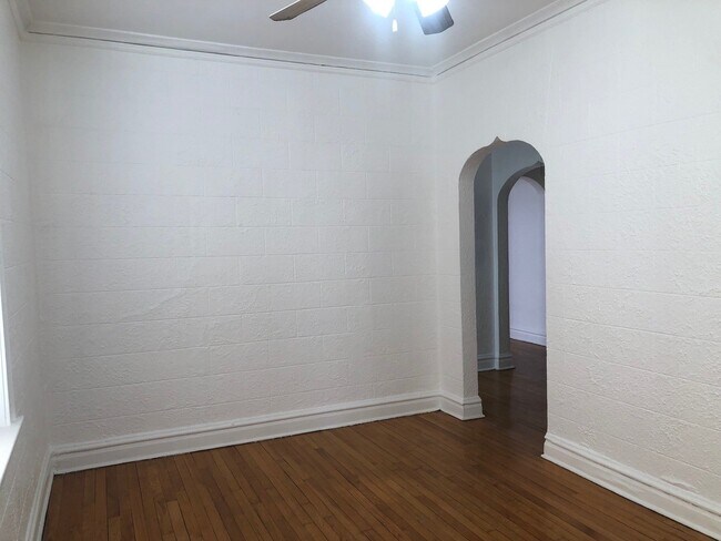 Foto del edificio - 3041 W George St