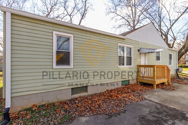Building Photo - 3 Bed/1 Bath Bungalow near Wes Montgomery ...
