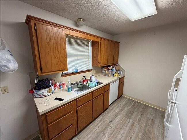 Foto del edificio - 1657 W Pleasant Grove Rd
