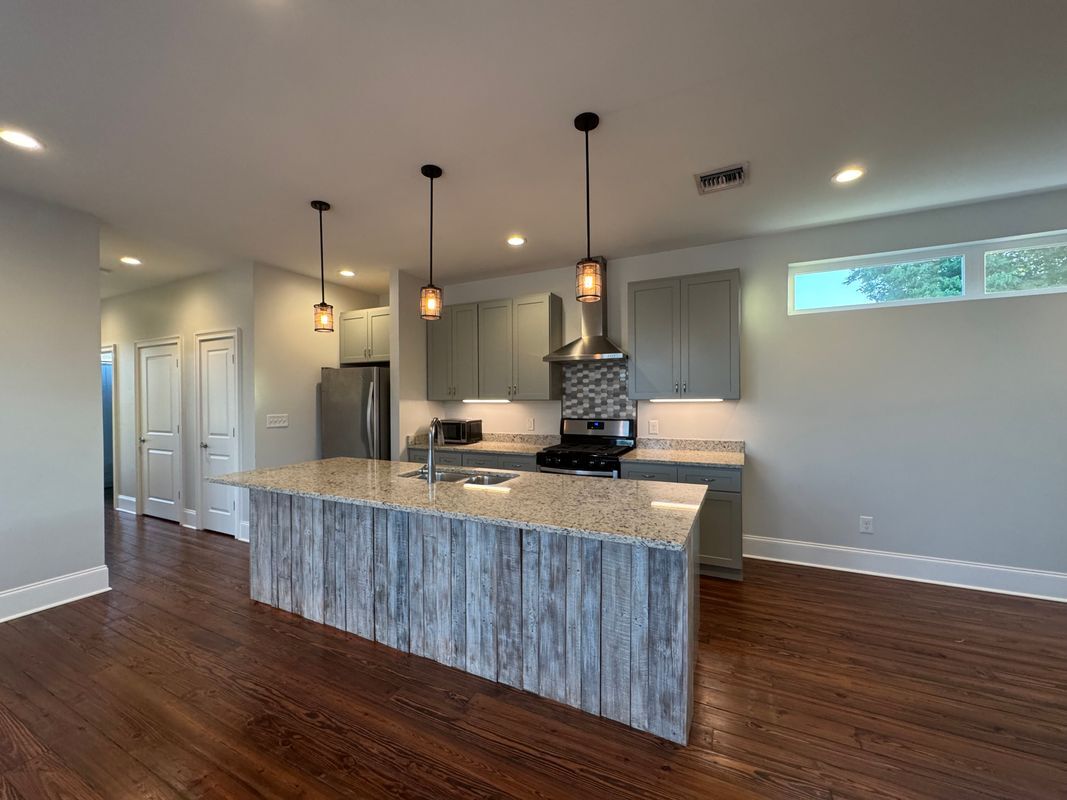 Foto principal - 3700 Baudin St