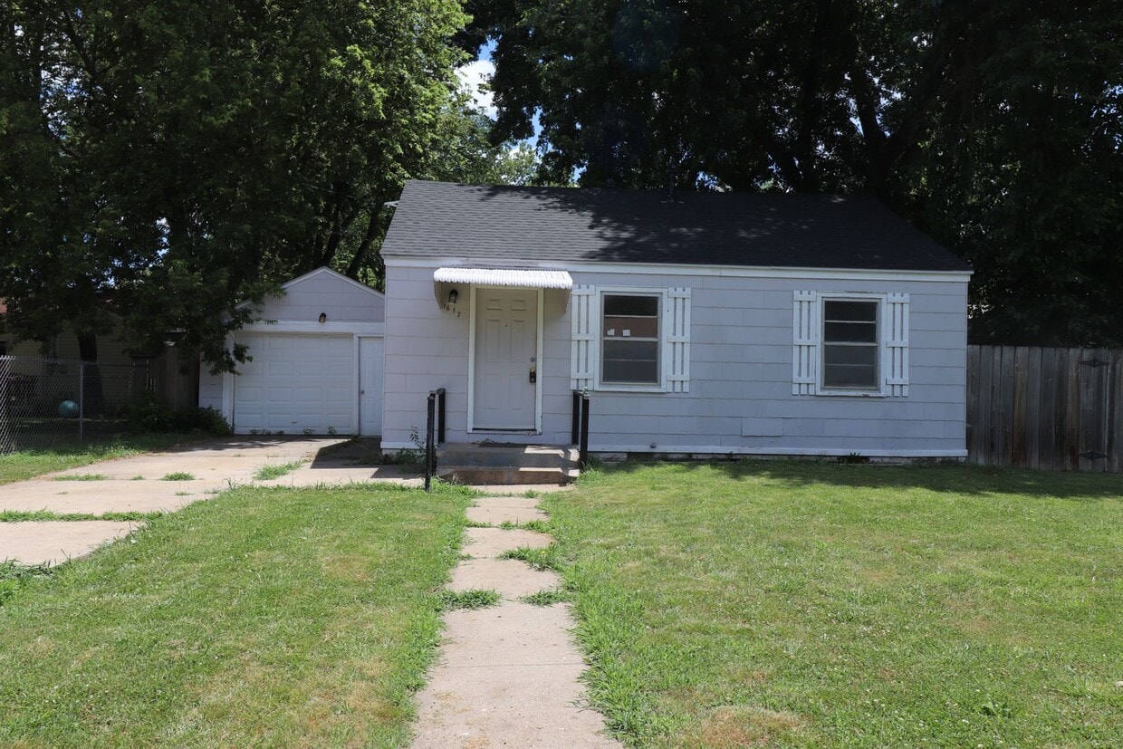 Primary Photo - Updated Home for Rent