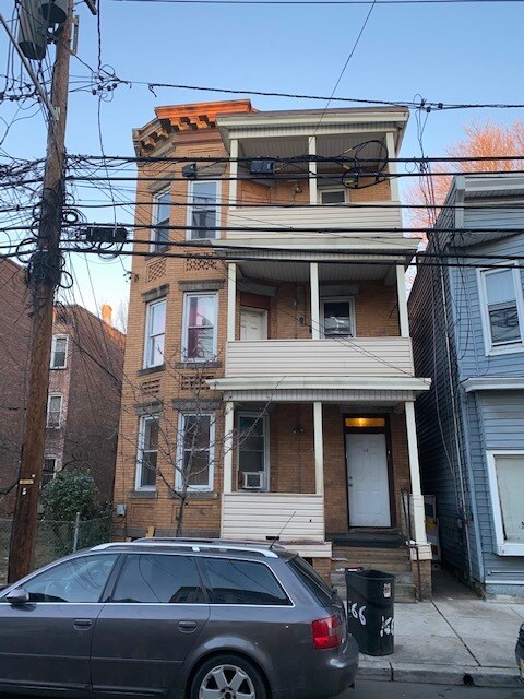 Primary Photo - 166 8th St