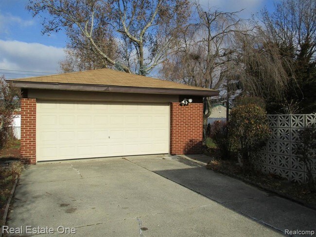 Building Photo - 13061 Chippewa Dr
