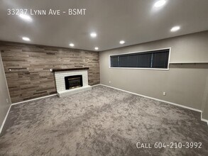 Building Photo - 33237 Lynn Ave