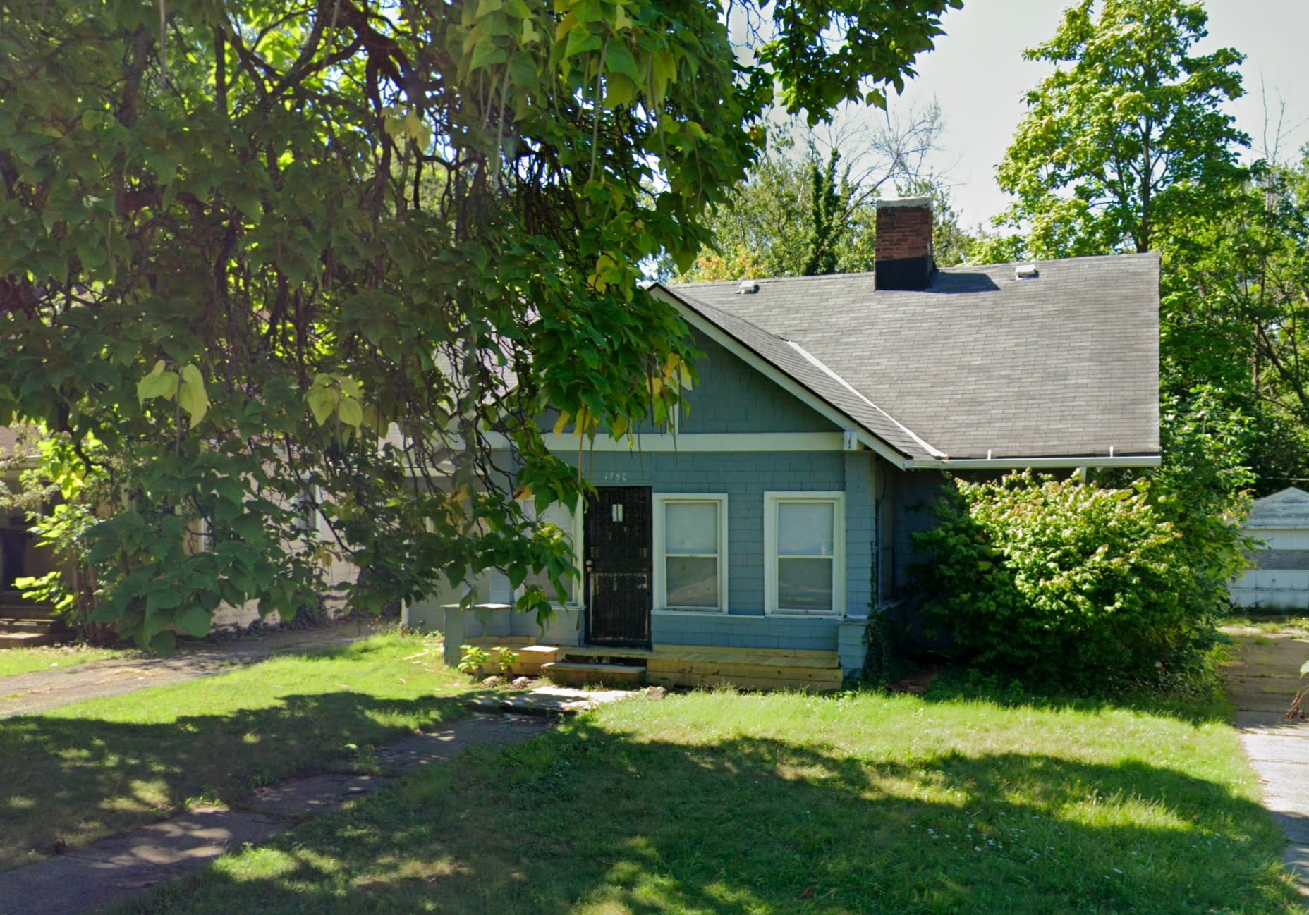 1750 Avalon Rd Cleveland, OH 44112 – photo 1