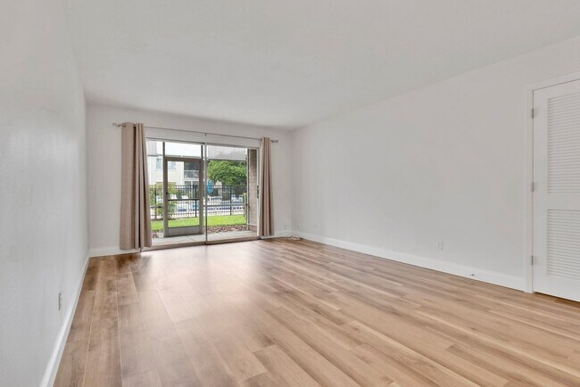 Foto del edificio - 1250 S Denning Dr