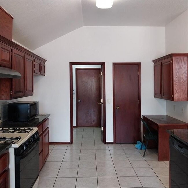Foto del edificio - 16220 Sugar Loaf Dr