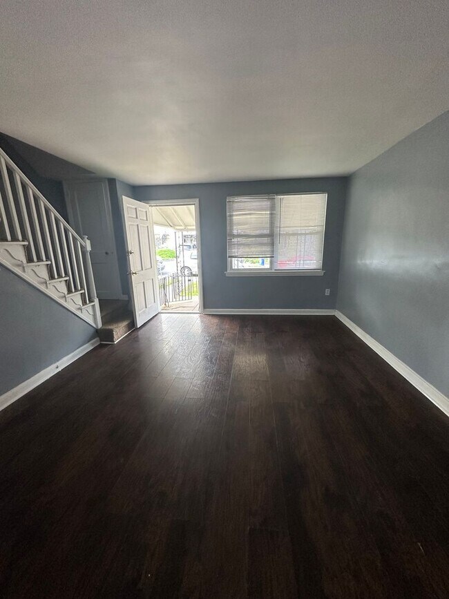 Foto del edificio - 6646 Perry Ave
