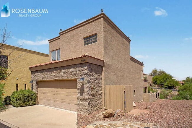 Building Photo - 504 S Stephanie Loop