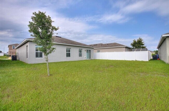 Building Photo - 287 Oleander St