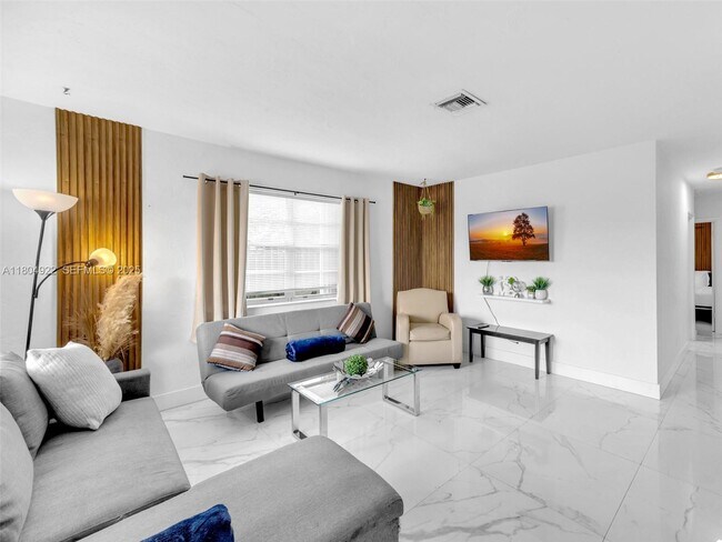 Foto del edificio - 421 W Pembroke Rd