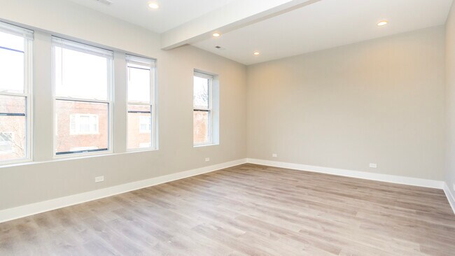 Building Photo - 2307 W Rice St
