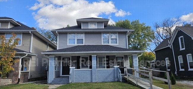 Photo - 933 N Dearborn St Apartment