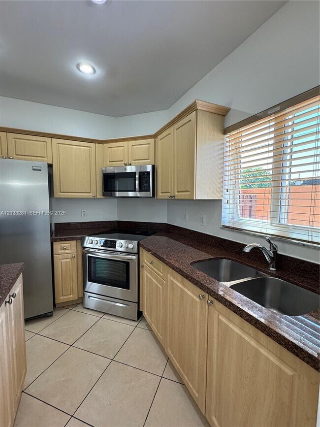 Foto del edificio - 6004 SW 8th St
