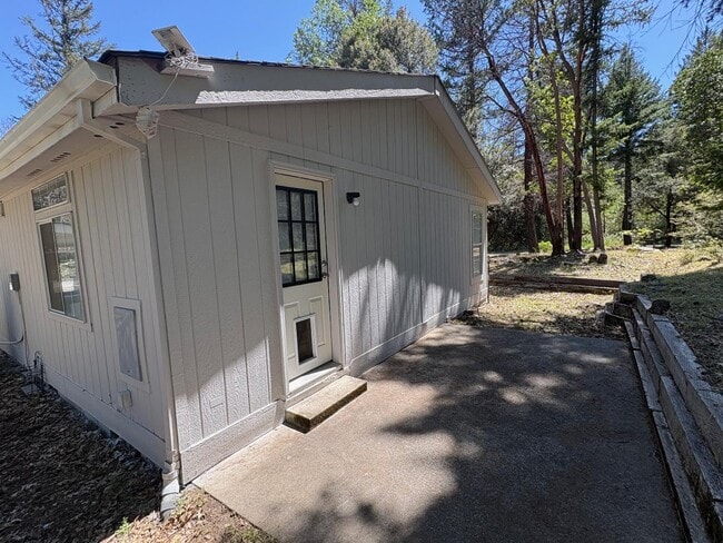 Building Photo - 399 Senger Rd